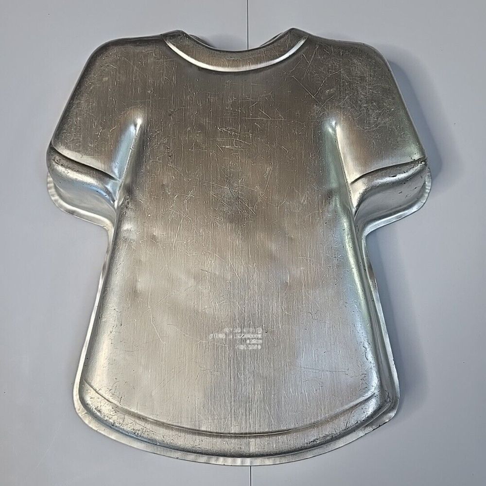 Wilton 1979‎ T-shirt Cake Pan Baking Mold Custom Sports Jersey Birthday 502-5617